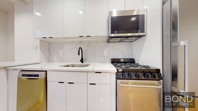 299 E 11th St in New York, NY - Building Photo - Building Photo