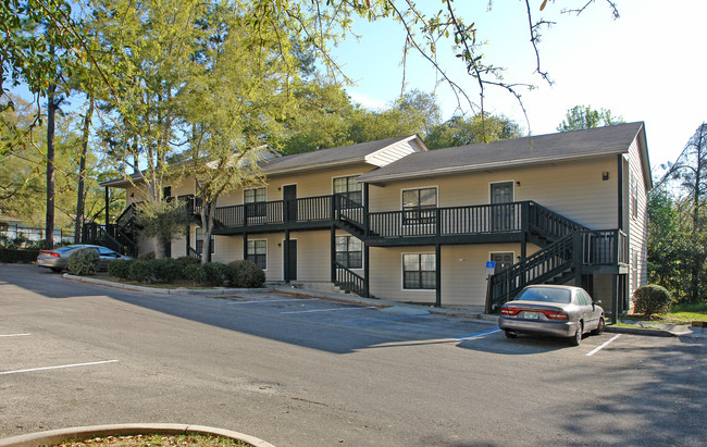 Richmond Square in Tallahassee, FL - Building Photo - Building Photo