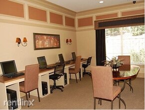 765 Denali Way-Unit -APT 103 in Charlottesville, VA - Foto de edificio - Building Photo