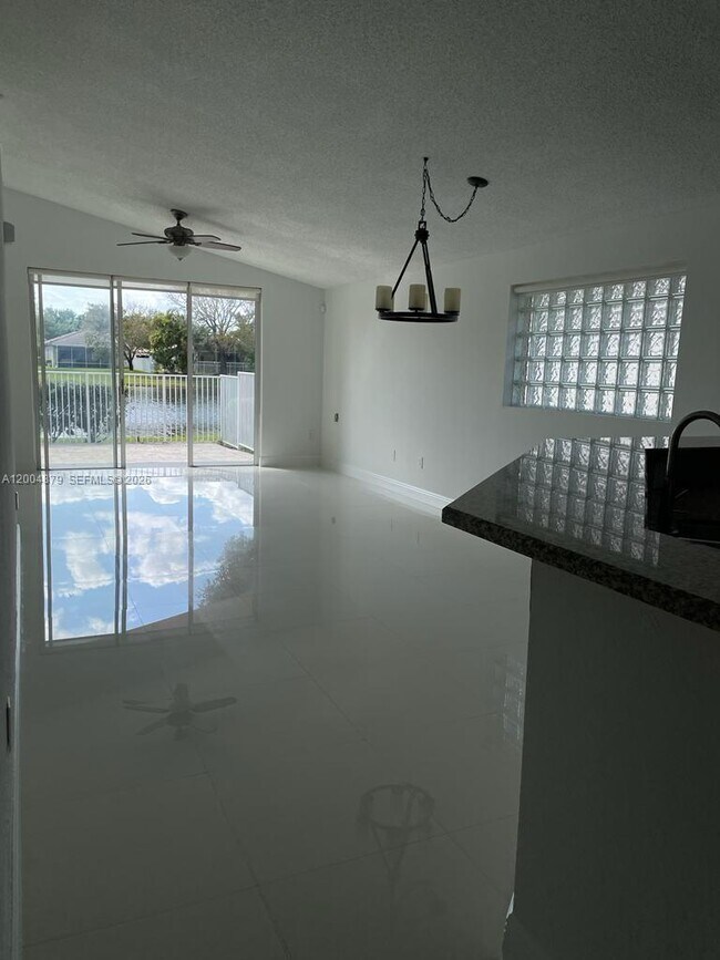 4117 Sapphire Bend in Weston, FL - Building Photo - Building Photo