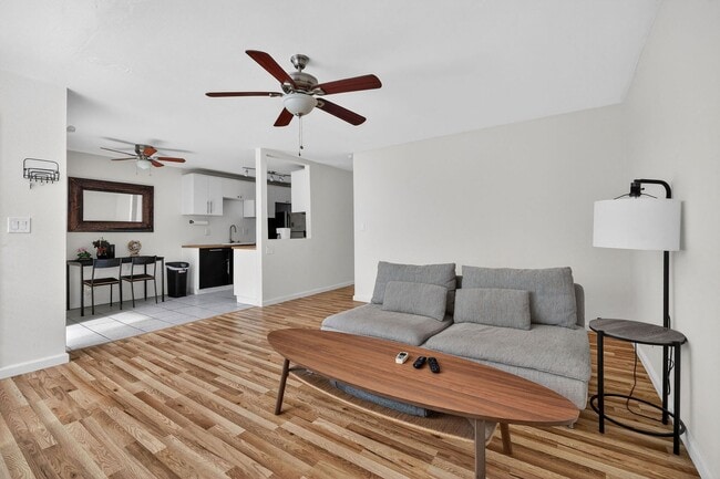 285 Moss St in Chula Vista, CA - Building Photo - Building Photo