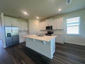 335 Barebow Ln in Ormond Beach, FL - Foto de edificio - Building Photo
