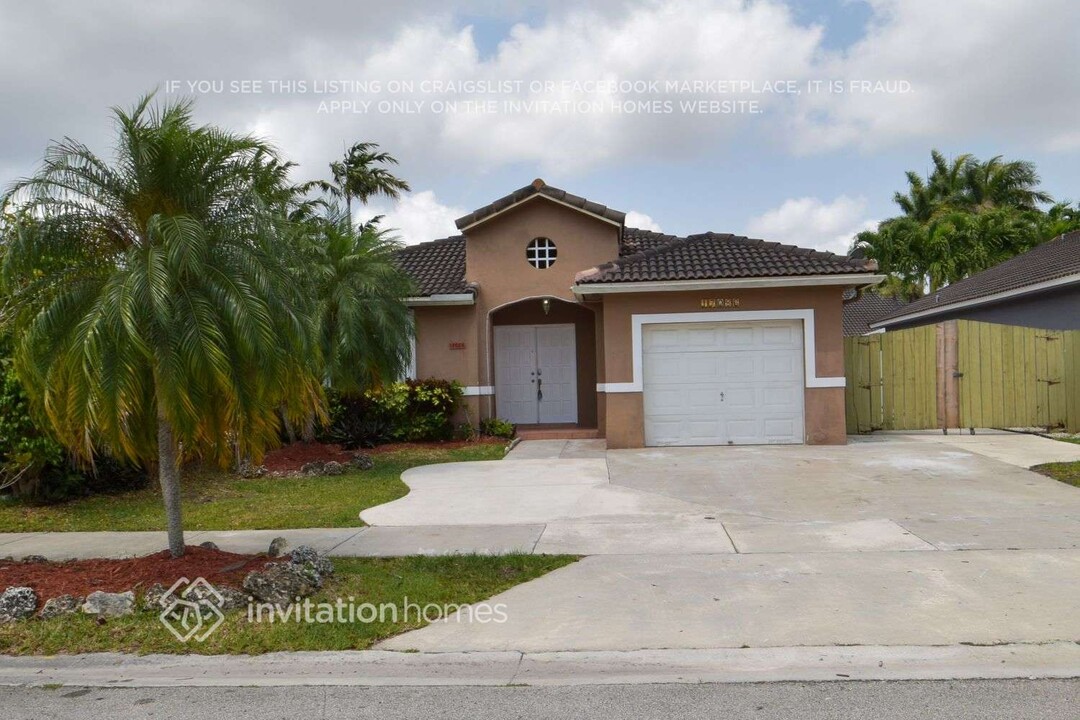 17086 SW 143rd Ct in Miami, FL - Building Photo