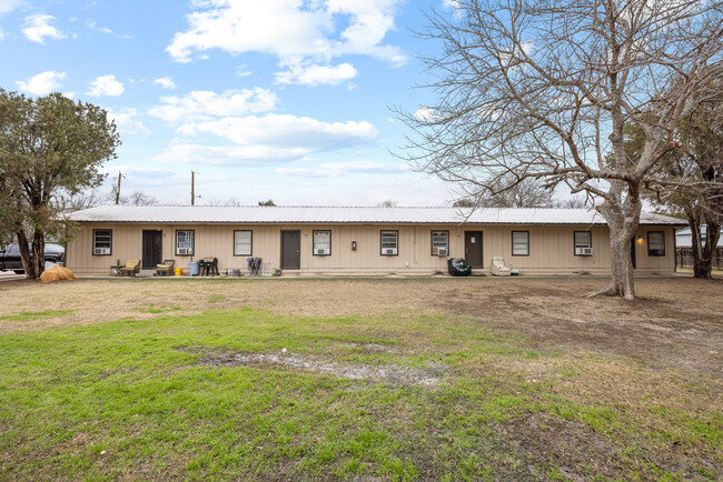 Hunt Apartments in Kerrville, TX - Building Photo - Building Photo