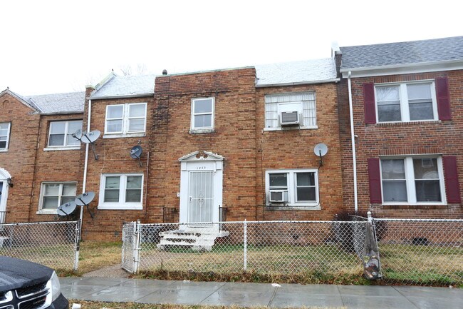 1250 Meigs Pl NE