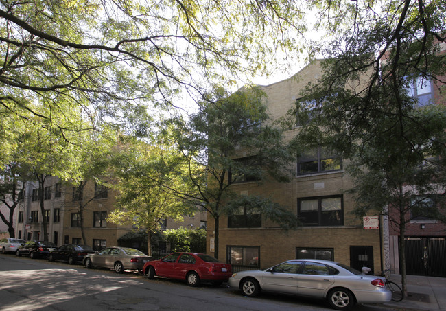 3740-3750 N. Pine Grove in Chicago, IL - Building Photo - Building Photo