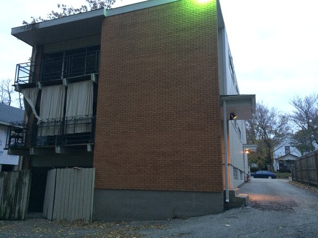 4031 Locust St, Unit 4 in Kansas City, MO - Foto de edificio - Building Photo