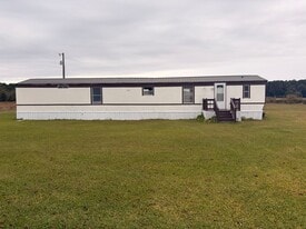 1083 Pasture Branch Rd in Rose Hill, NC - Building Photo