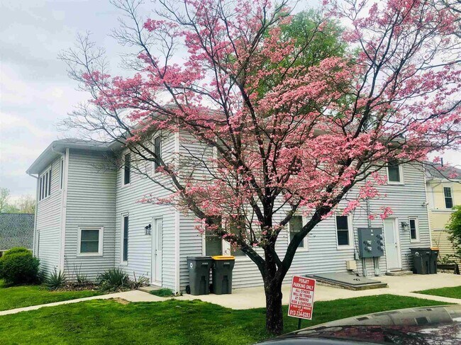 729 E Hunter Ave-Unit -1,2,3,4 in Bloomington, IN - Building Photo - Building Photo