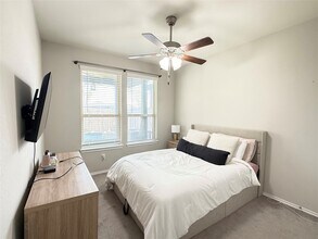 10947 Cannes Memorial Dr in Houston, TX - Building Photo - Building Photo