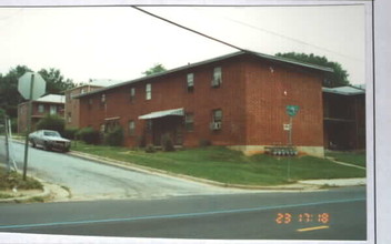 Henderson Place Apartments in Atlanta, GA - Building Photo - Building Photo