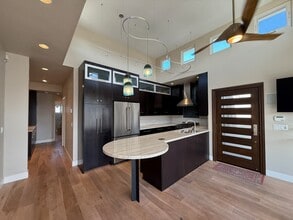 4960 Saratoga Ave in San Diego, CA - Building Photo - Building Photo