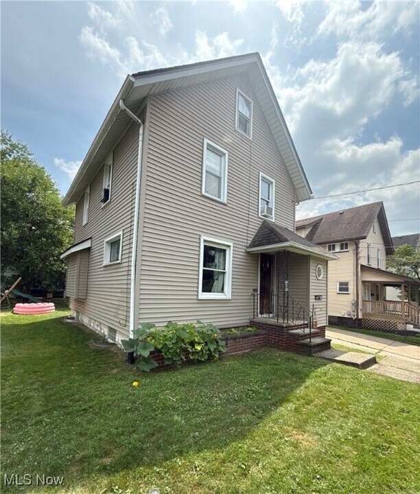 2317 11th St SW in Canton, OH - Building Photo