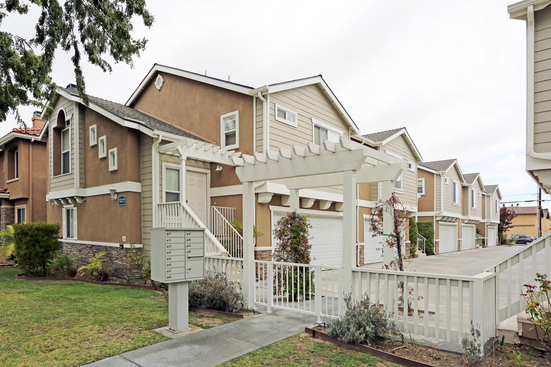 4050-4068 Green Ave in Los Alamitos, CA - Building Photo