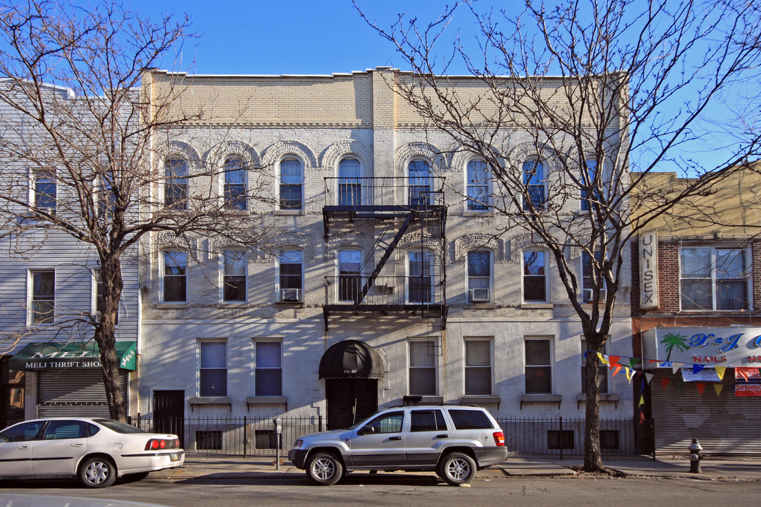 805-807 Seneca Ave in Flushing, NY - Building Photo