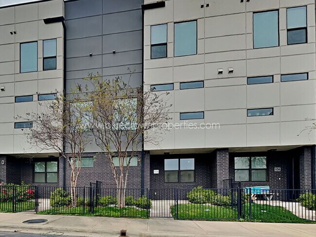property at 1625 Hickory St