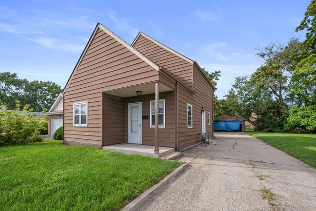 property at 17 W 30th Pl