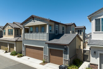 Cascade at Highland Park in Fontana, CA - Building Photo - Building Photo