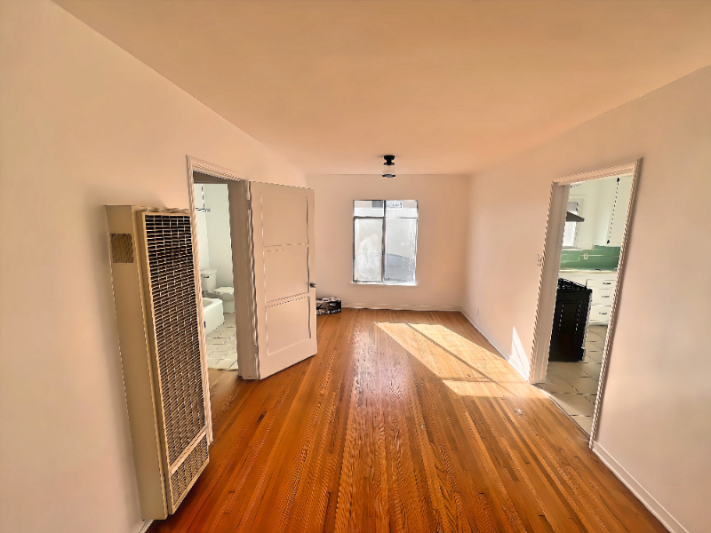 1218 Bronson Ave in Los Angeles, CA - Building Photo
