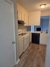 1225 Oakplace Dr SW in Marietta, GA - Building Photo - Building Photo