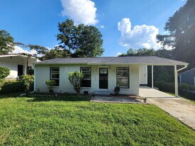 2648 Santa Monica Dr NW in Atlanta, GA - Building Photo