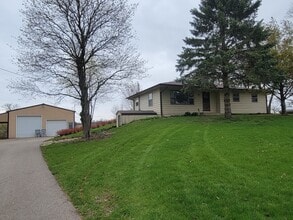 5727 E Freedom Ln in Clinton, WI - Building Photo - Building Photo