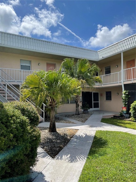 460 Base Ave E, Unit 122 in Venice, FL - Building Photo - Building Photo