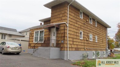 649 Inman Ave in Woodbridge Township, NJ - Building Photo - Building Photo