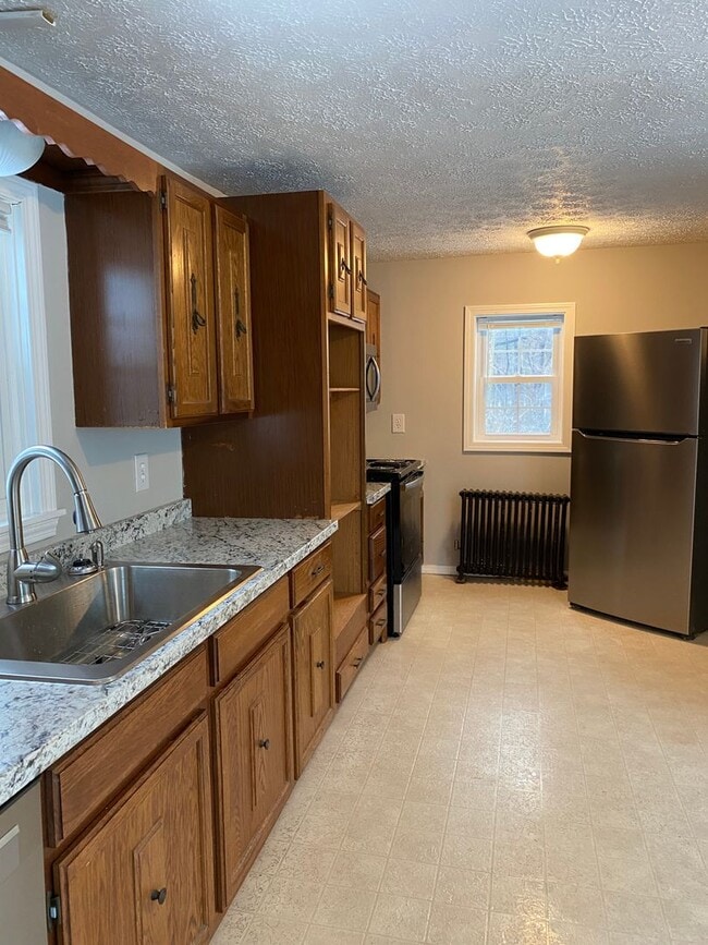 939 Maplewood Ave in Portsmouth, NH - Building Photo - Building Photo