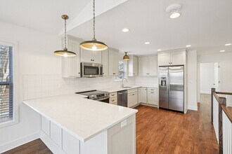 7704-7712 Main St in Kansas City, MO - Building Photo - Building Photo