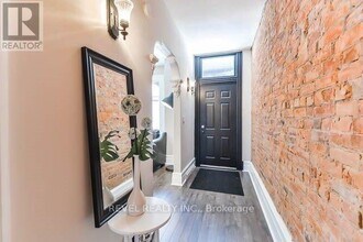 32 Main St in Hamilton, ON - Building Photo - Building Photo