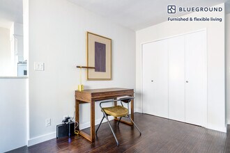 330 N Crescent Dr in Beverly Hills, CA - Building Photo - Building Photo