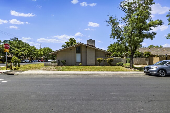 Campos Verde West in Modesto, CA - Building Photo - Building Photo