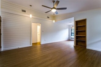 2102 Rabb Rd in Austin, TX - Building Photo - Building Photo