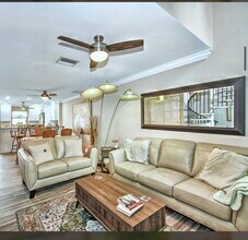 4803 SW Santa Barbara Ct in Cape Coral, FL - Foto de edificio - Building Photo