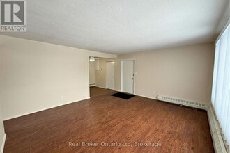 301 West Street N in Orillia, ON - Building Photo - Building Photo