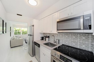 6210 SW 59th Pl in South Miami, FL - Building Photo - Building Photo