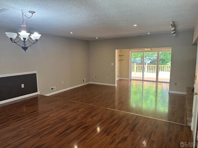 62 Goodwin Dr in North Brunswick, NJ - Building Photo - Building Photo