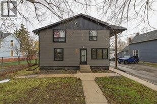 324 Vidal St S in Sarnia, ON - Building Photo