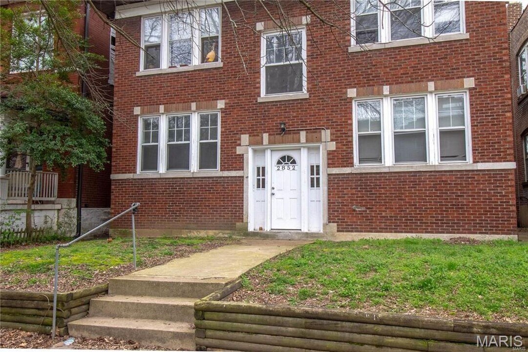 2852 Shenandoah Ave in St. Louis, MO - Building Photo