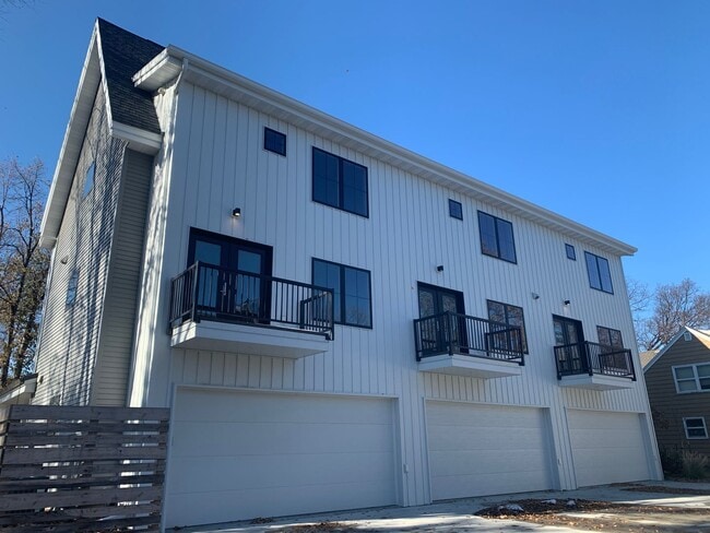 389 8th Ave S in Fargo, ND - Building Photo - Building Photo