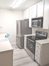 9151 Newhall Dr in Sacramento, CA - Building Photo - Building Photo