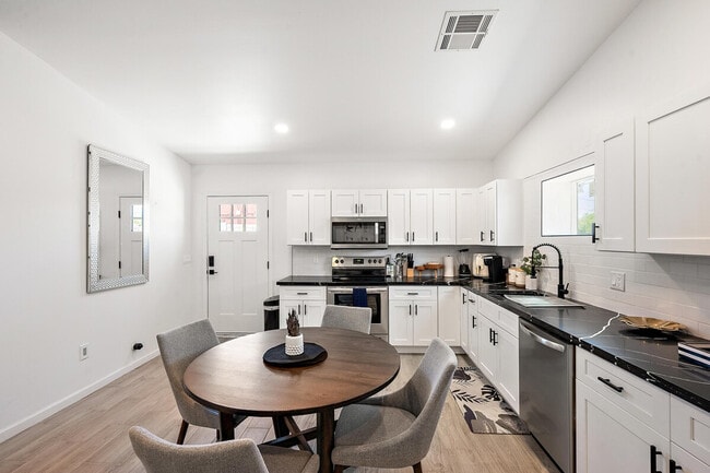 5148 N 22nd Ave in Phoenix, AZ - Building Photo - Building Photo