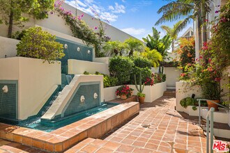 15500 Sunset Blvd in Los Angeles, CA - Building Photo - Building Photo