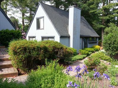 13 Laurel Ln in Avon, CT - Building Photo
