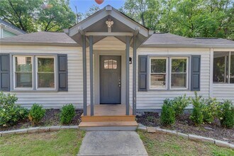 845 Oak St NW in Atlanta, GA - Building Photo - Building Photo