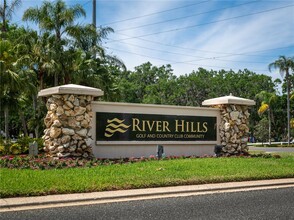 5308 Twin Creeks Dr in Valrico, FL - Building Photo - Building Photo