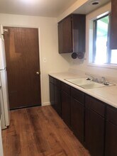 1221 Triangle Dr in Central Point, OR - Building Photo - Building Photo