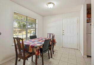 914 Crepe Myrtle St in College Station, TX - Building Photo - Building Photo