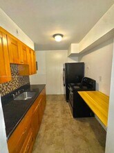 1450 NE 171 St in North Miami Beach, FL - Foto de edificio - Building Photo